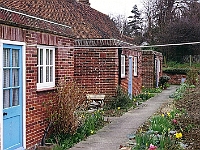 The Baesh Alms Houses of 1635. Roydon Road Stanstead Abbotts. Photo 2006.