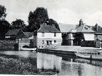 The Bridge, Stanstead Abbotts. Also the rear of the Rose and Crown public house can be seen. the Pub closed in 1964. Postcard Charles Martin, No: 1475. Posted July 1908.