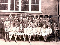 Great Amwell school in early 1920's. Submitted by Rosemary Hackforth